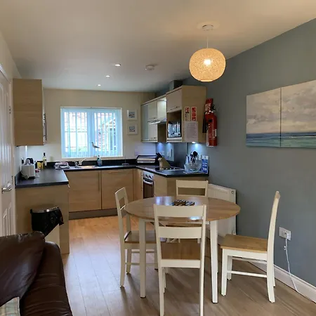 Seaside Cottage, The Bay, 2 Bedrooms, Patio, Parking Nearby, 2 Dogs Welcome