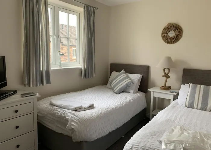 Seaside Cottage, The Bay, 2 Bedrooms, Patio, Parking Nearby, 2 Dogs Welcome * Filey