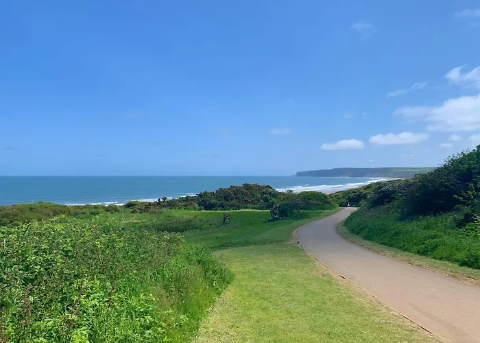 Seaside Cottage, The Bay, 2 Bedrooms, Patio, Parking Nearby, 2 Dogs Welcome *