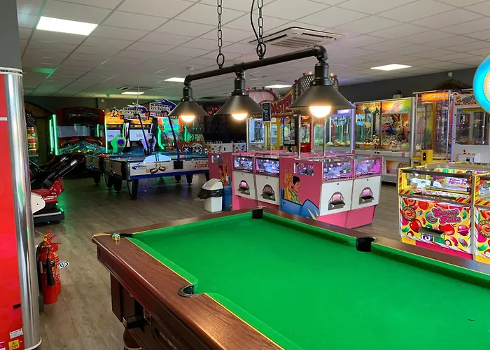 Seaside Cottage, The Bay, 2 Bedrooms, Patio, Parking Nearby, 2 Dogs Welcome *