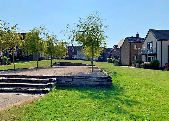 Seaside Cottage, The Bay, 2 Bedrooms, Patio, Parking Nearby, 2 Dogs Welcome