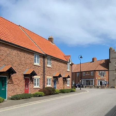 Seaside Cottage, The Bay, 2 Bedrooms, Patio, Parking Nearby, 2 Dogs Welcome Hébergement de vacances Filey