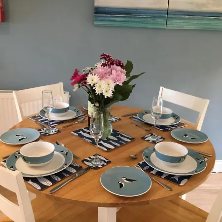 Seaside Cottage, The Bay, 2 Bedrooms, Patio, Parking Nearby, 2 Dogs Welcome * Filey