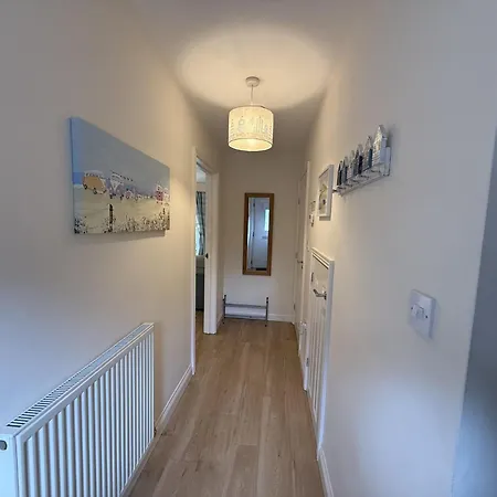 Seaside Cottage, The Bay, 2 Bedrooms, Patio, Parking Nearby, 2 Dogs Welcome Holiday home