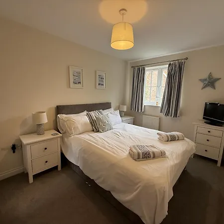 Seaside Cottage, The Bay, 2 Bedrooms, Patio, Parking Nearby, 2 Dogs Welcome Holiday home *