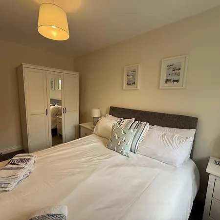 Holiday home Seaside Cottage, The Bay, 2 Bedrooms, Patio, Parking Nearby, 2 Dogs Welcome *