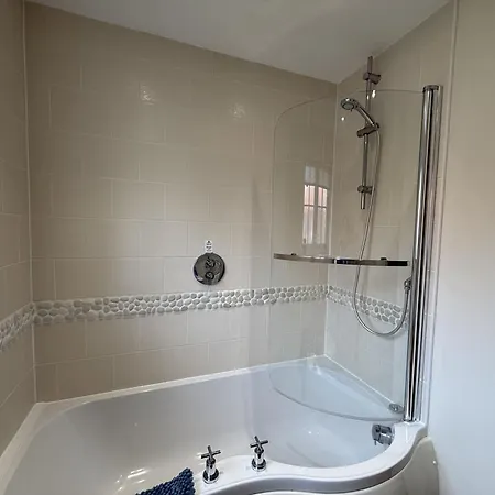 Seaside Cottage, The Bay, 2 Bedrooms, Patio, Parking Nearby, 2 Dogs Welcome *
