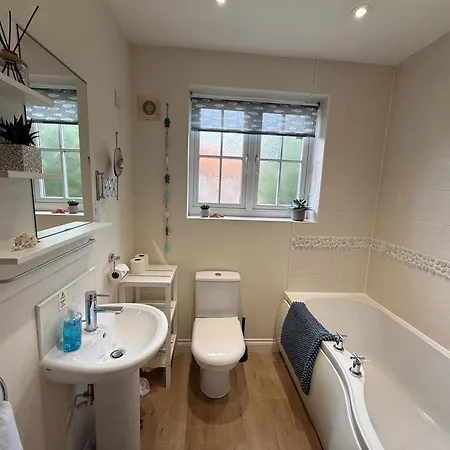 Holiday home Seaside Cottage, The Bay, 2 Bedrooms, Patio, Parking Nearby, 2 Dogs Welcome