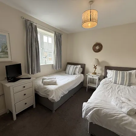 Seaside Cottage, The Bay, 2 Bedrooms, Patio, Parking Nearby, 2 Dogs Welcome