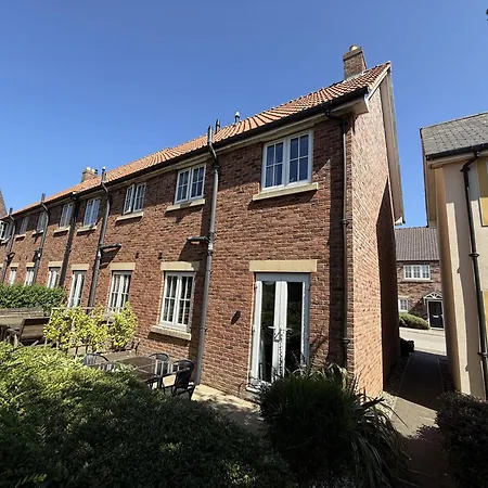 Holiday home Seaside Cottage, The Bay, 2 Bedrooms, Patio, Parking Nearby, 2 Dogs Welcome
