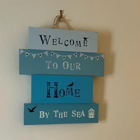 Seaside Cottage, The Bay, 2 Bedrooms, Patio, Parking Nearby, 2 Dogs Welcome ファイリー