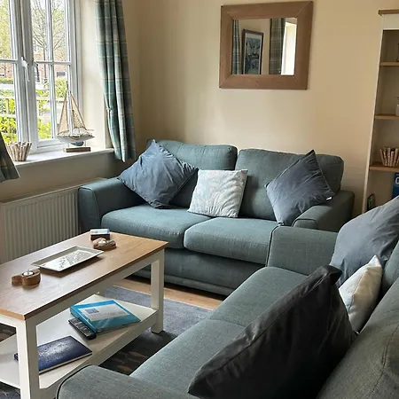 Seaside Cottage, The Bay, 2 Bedrooms, Patio, Parking Nearby, 2 Dogs Welcome 別荘 ファイリー